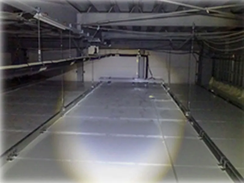 歩行天井（キャットウォーク） 天井裏スペースの歩行天井