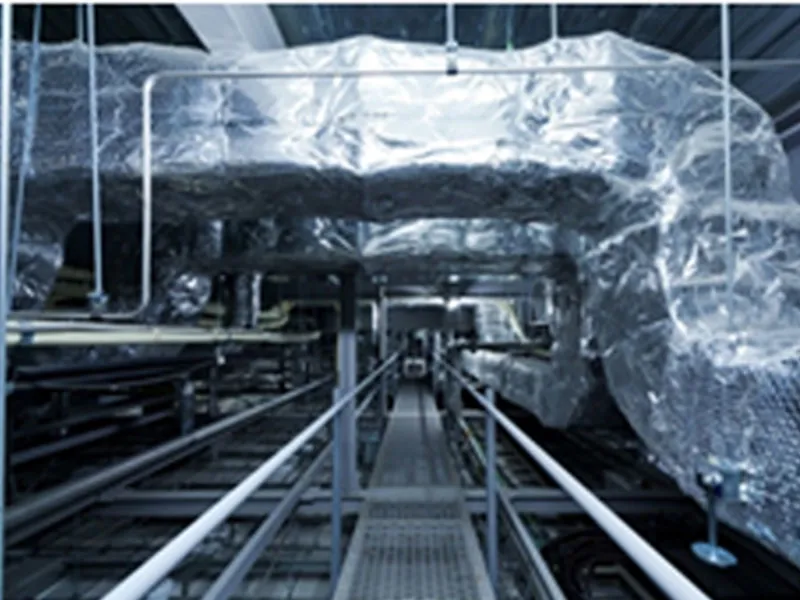 歩行天井（キャットウォーク） ダクト、配管や電気ケーブル類