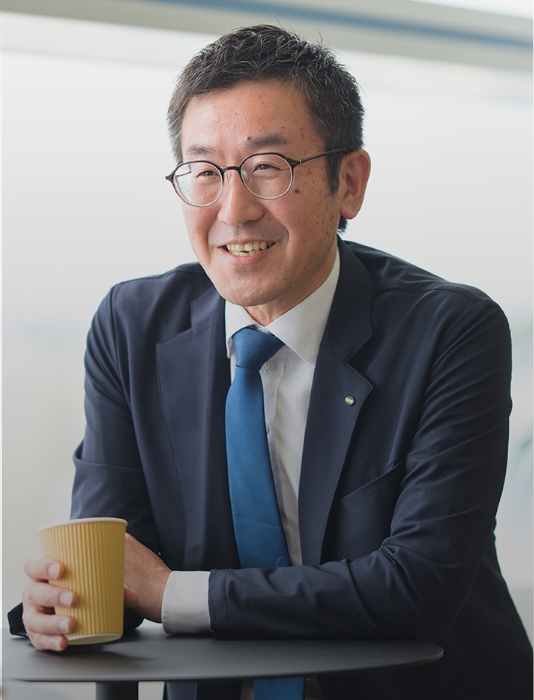 笑顔の男性社員