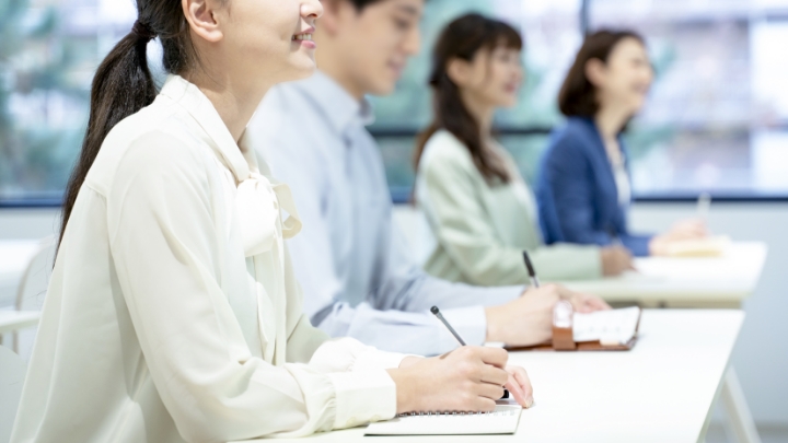 研修を受ける社員