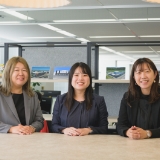 女性社員3名