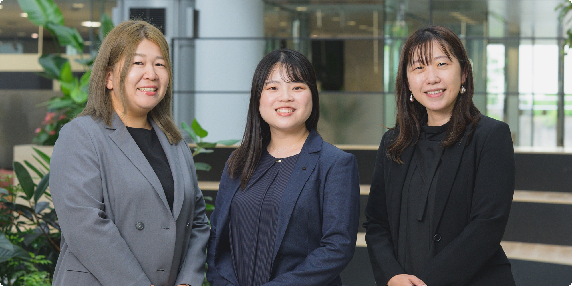 女性社員3名